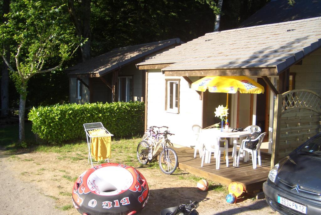Beau-Rivage Du Lac De Pareloup Hotell Salles-Curan Eksteriør bilde